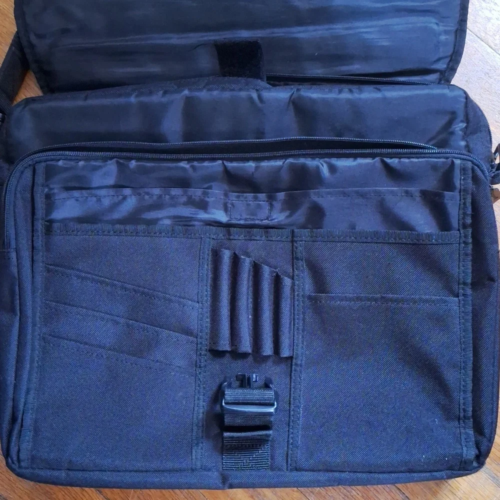 𝅺Tragus Laptop Bag